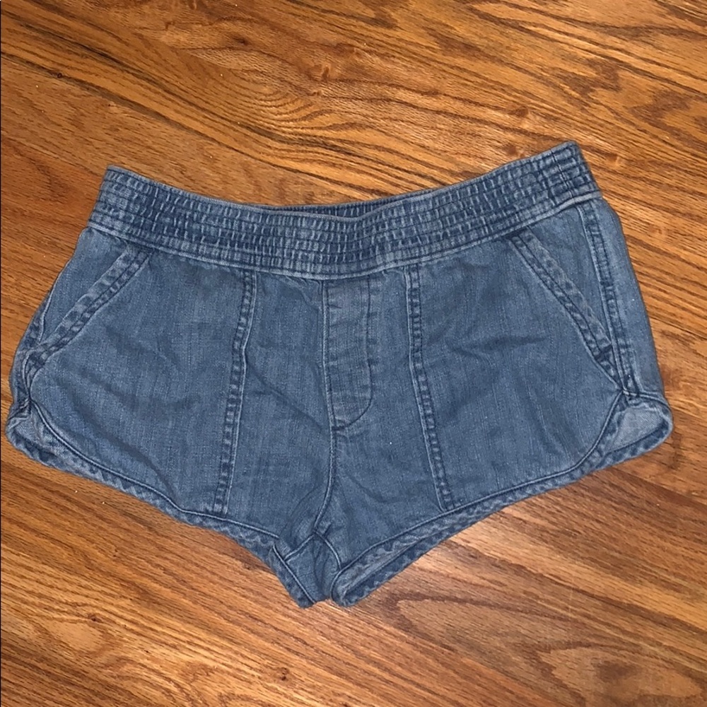 Hollister Jean Dolphin Shorts